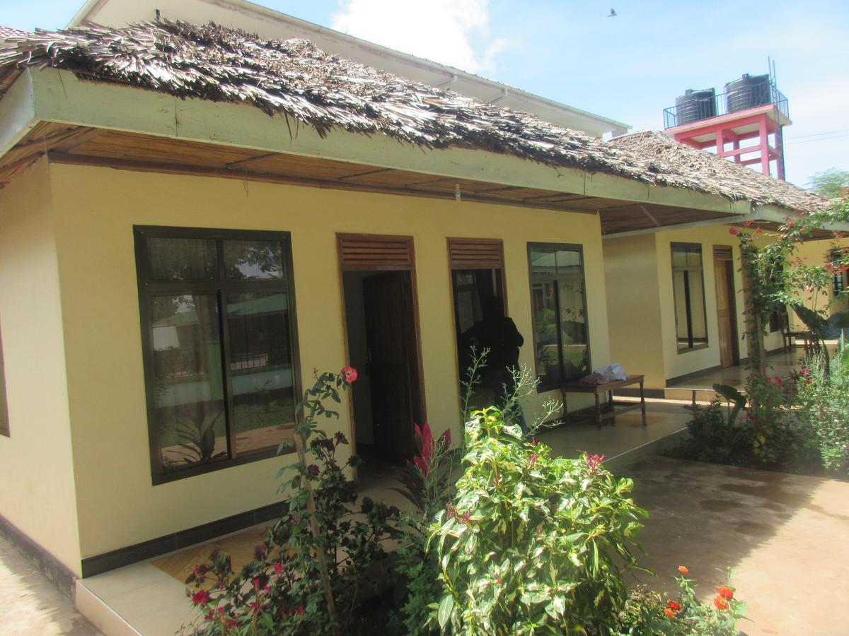 Twiga Lodge And Campsite Mto wa Mbu Buitenkant foto